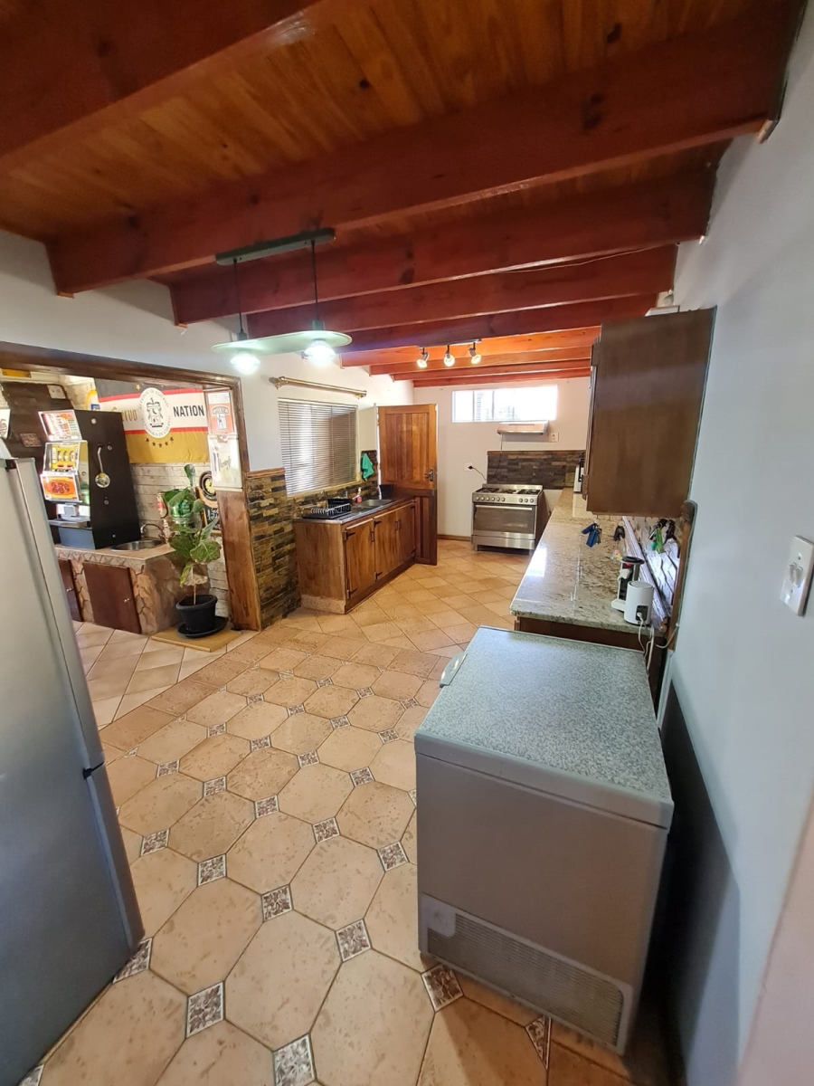 4 Bedroom Property for Sale in Rhodesdene Northern Cape